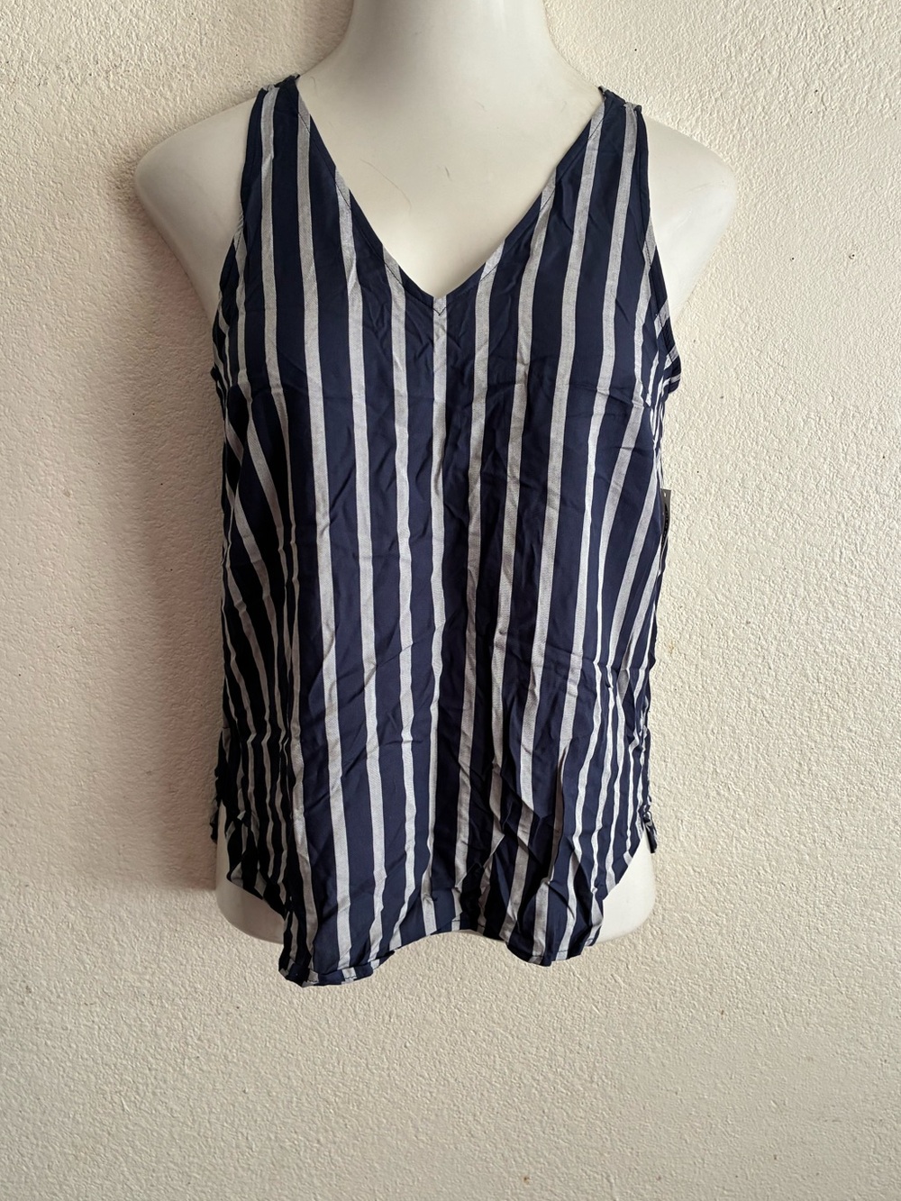 🆕Old Navy Navy and Grey Vertical Stripe V-Neck Tank XS 🆕